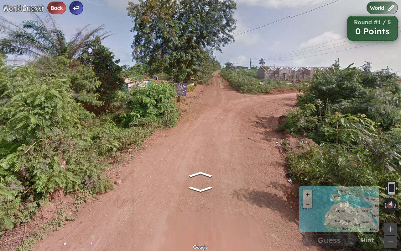 A WorldGuessr round in progress: a Street View panorama with the round counter, score and guessing map